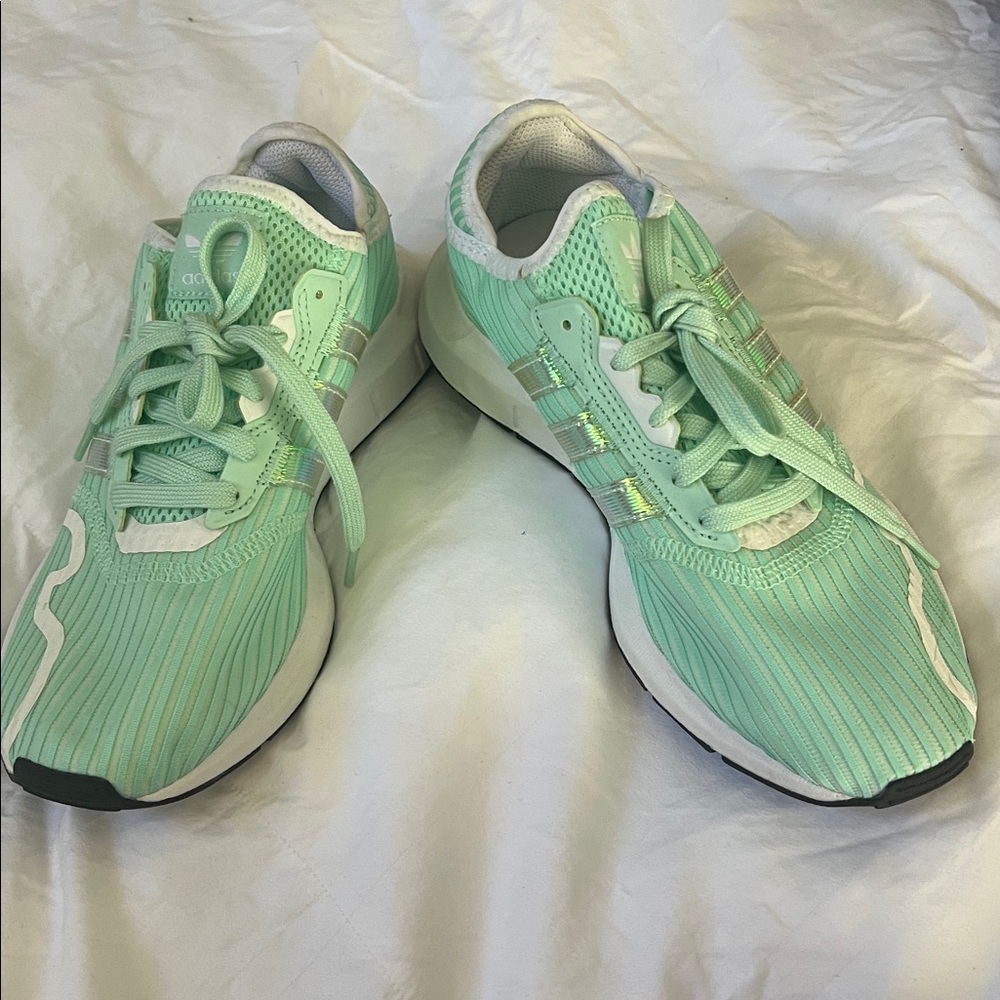 Adidas SWIFT RUN X J 'CLEAR MINT IRIDESCENT